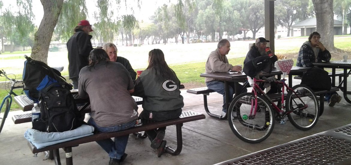 Gente comiendo