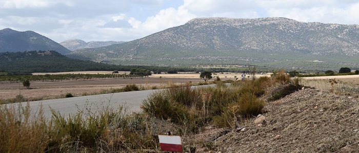 Marca gr y senderista por camino