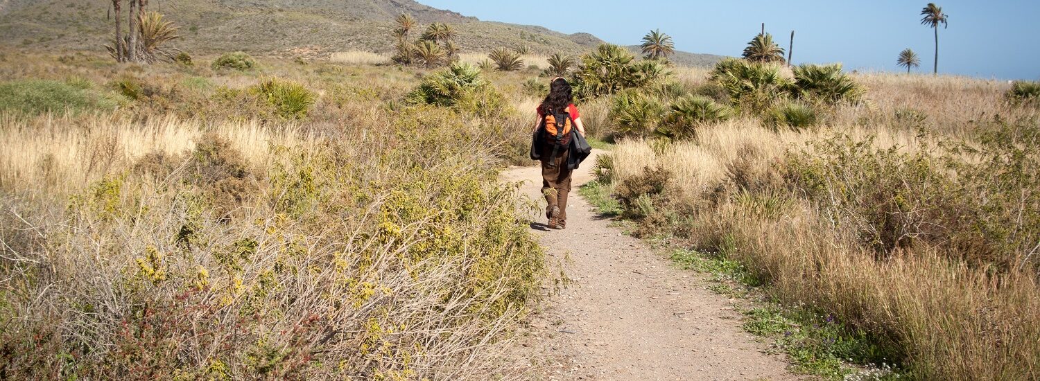 senderista en tramo del GR 92