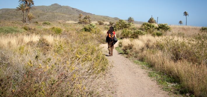 senderista en tramo del GR 92