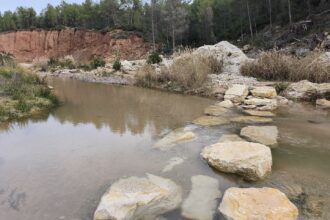 Paso fluvial en Yatova anegado de agua