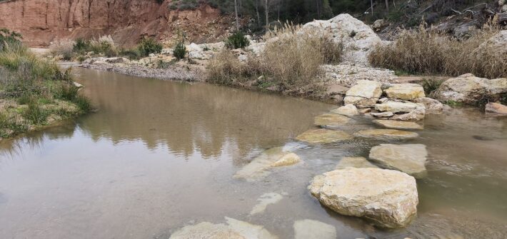 Paso fluvial en Yatova anegado de agua